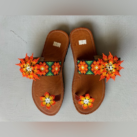 NEW Handmade Beaded leather Huichol sandals - Picture 1 of 6